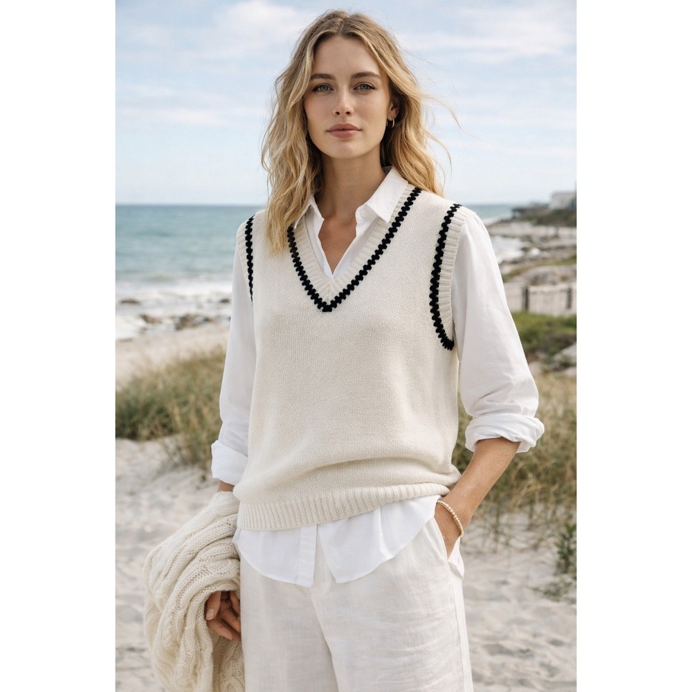Old Ranch Fawnlight White V-Neck Sweater‎ Vest Black Contrast Stitch Womens Med